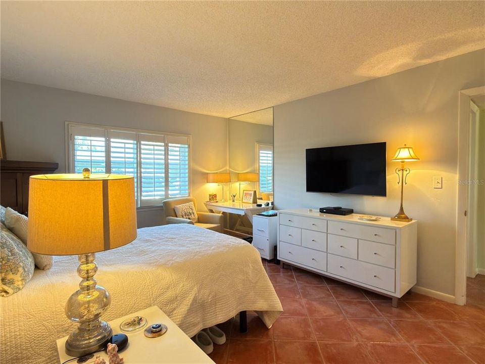 For Sale: $130,000 (2 beds, 2 baths, 1378 Square Feet)