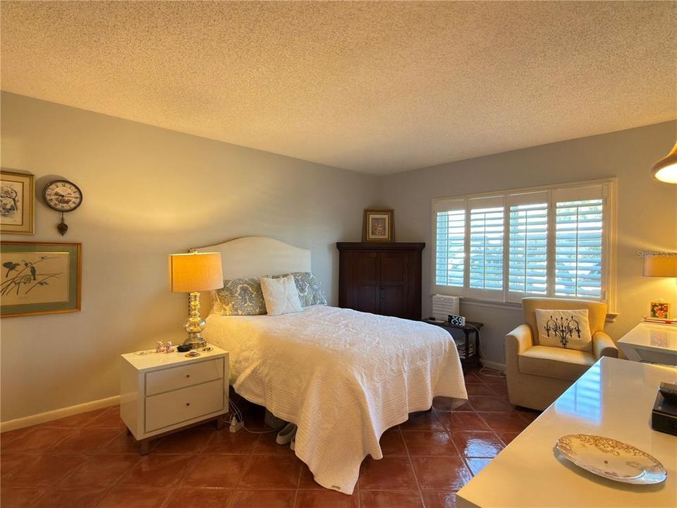 For Sale: $130,000 (2 beds, 2 baths, 1378 Square Feet)