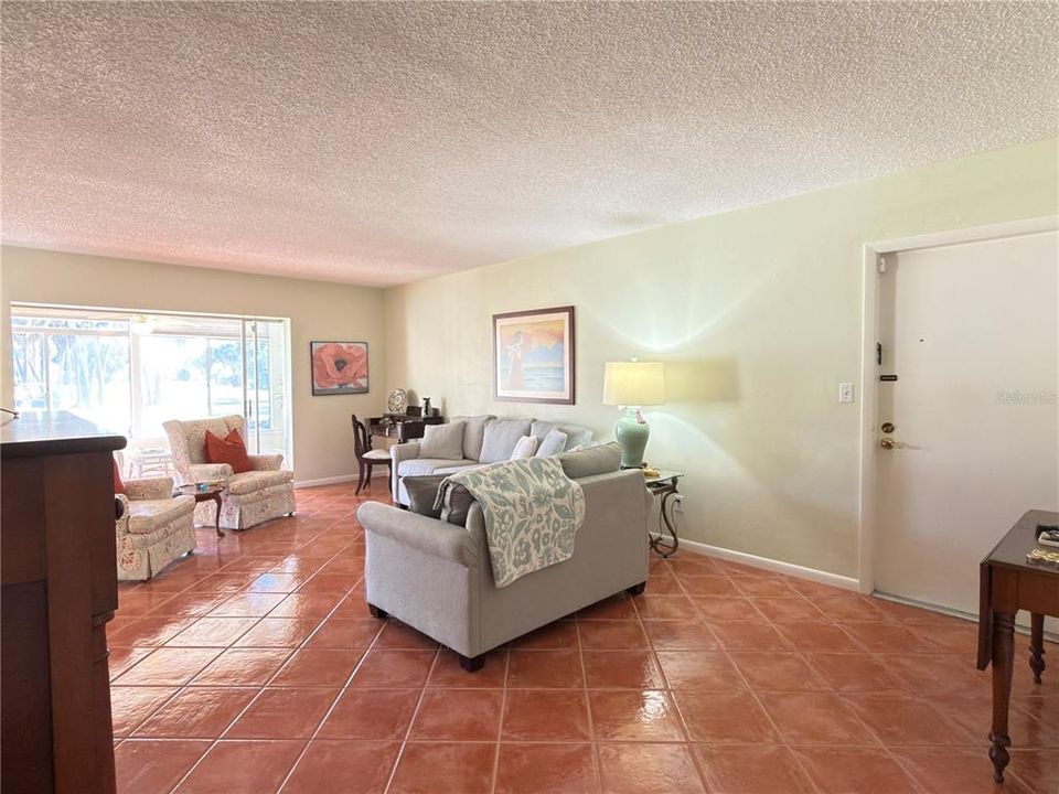 For Sale: $130,000 (2 beds, 2 baths, 1378 Square Feet)