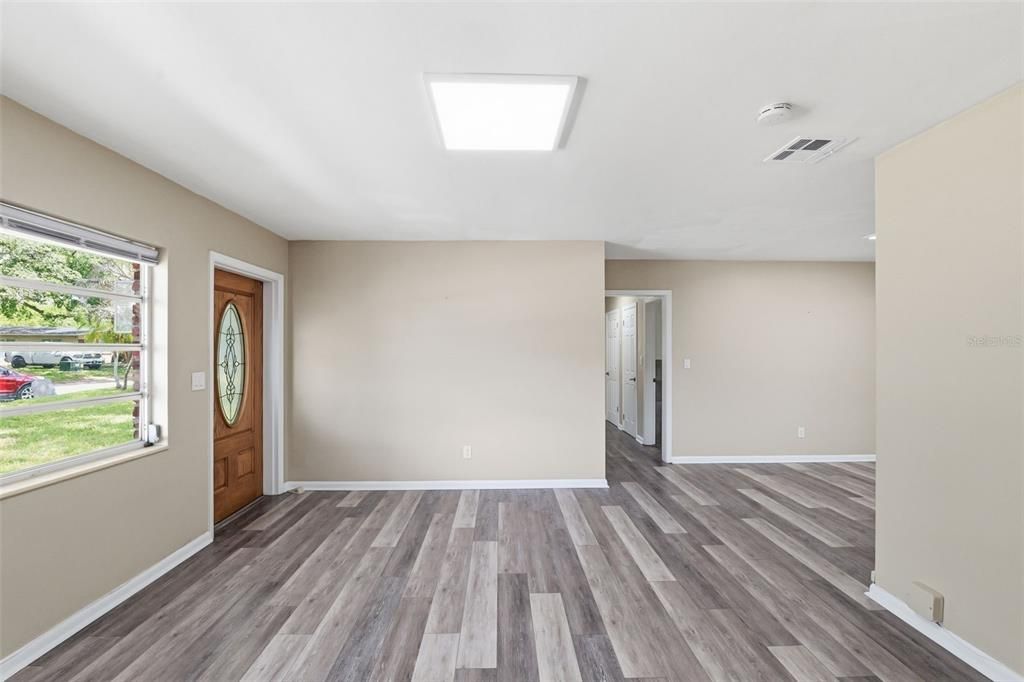 En Venta: $355,000 (3 camas, 2 baños, 1320 Pies cuadrados)