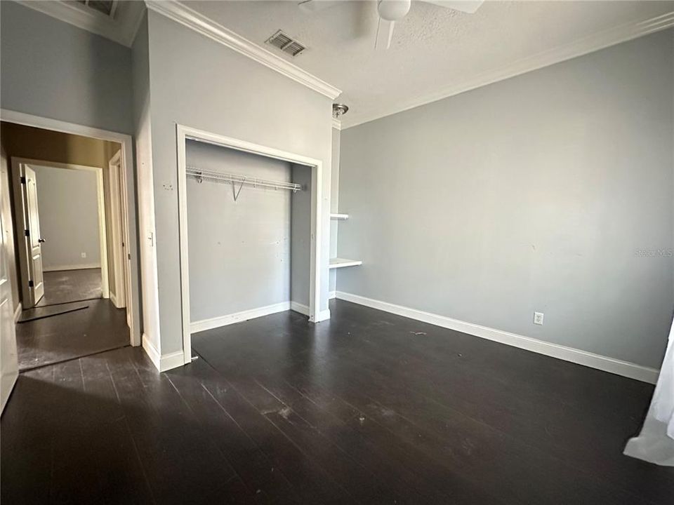 Activo con contrato: $449,000 (4 camas, 3 baños, 2468 Pies cuadrados)
