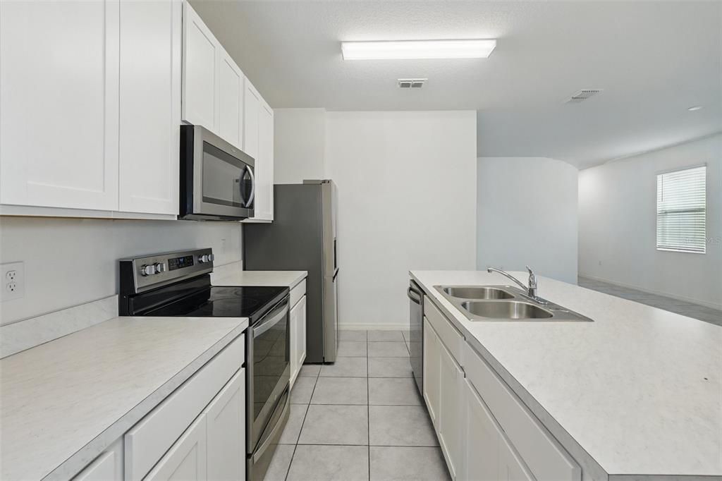 В аренду: $2,200 (4 спален, 2 ванн, 1699 Квадратных фут)