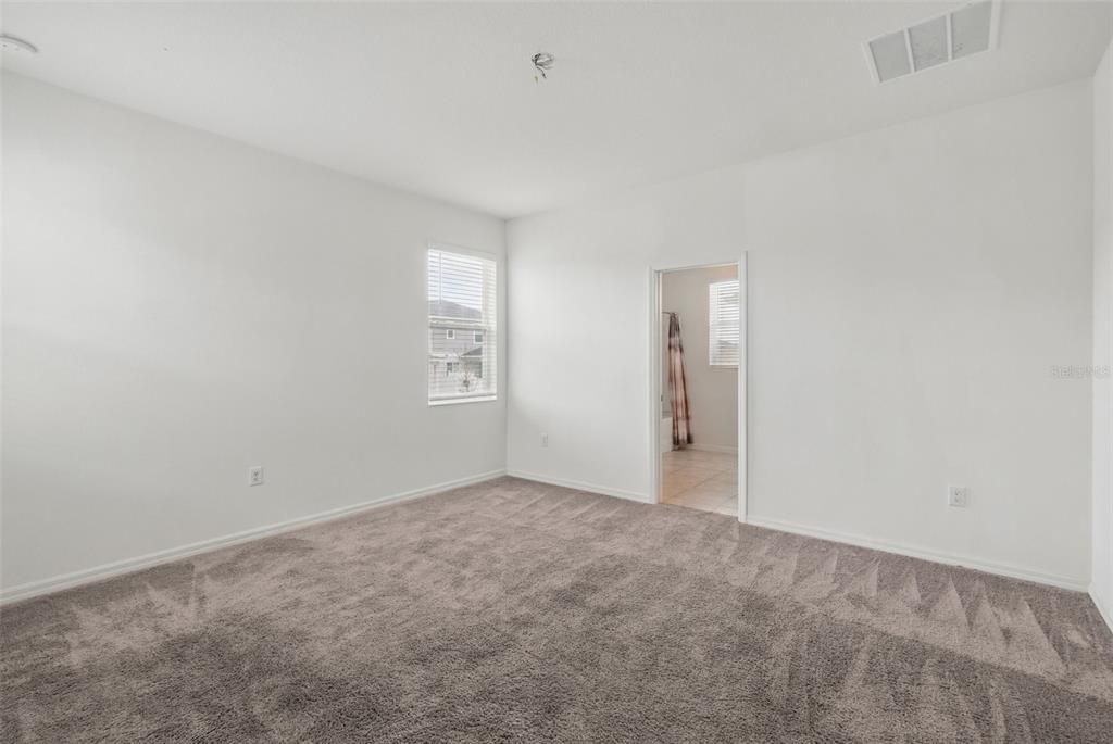 В аренду: $2,200 (4 спален, 2 ванн, 1699 Квадратных фут)
