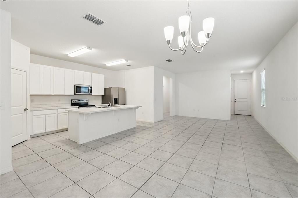 В аренду: $2,200 (4 спален, 2 ванн, 1699 Квадратных фут)