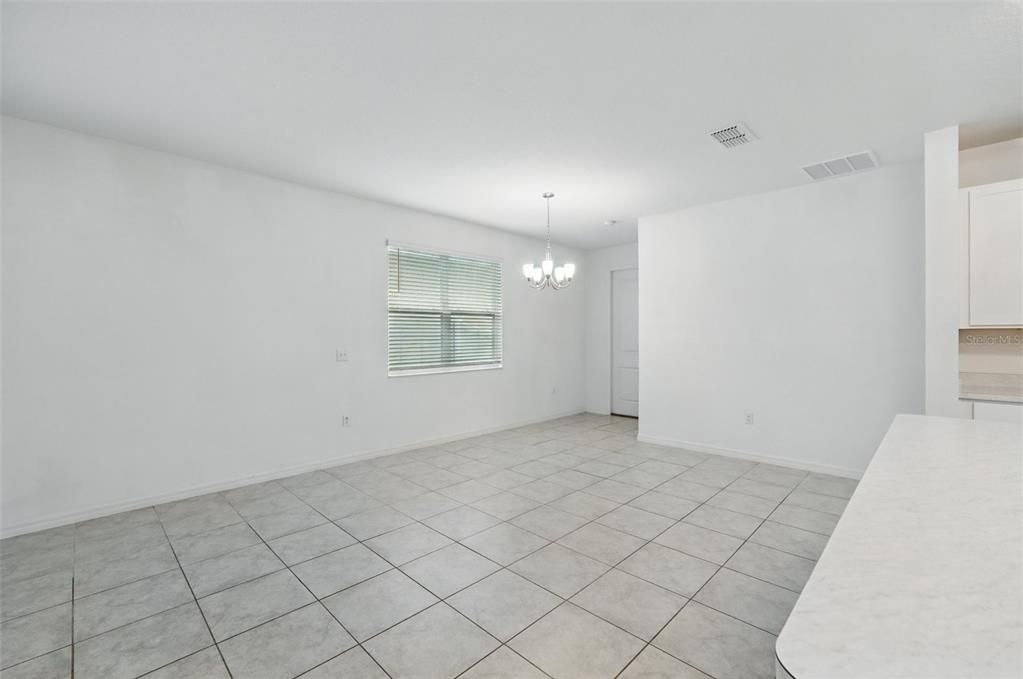 В аренду: $2,200 (4 спален, 2 ванн, 1699 Квадратных фут)