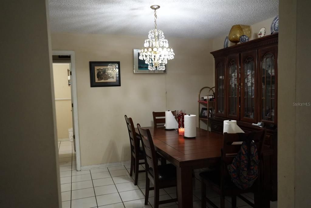 En Venta: $399,999 (4 camas, 3 baños, 1966 Pies cuadrados)