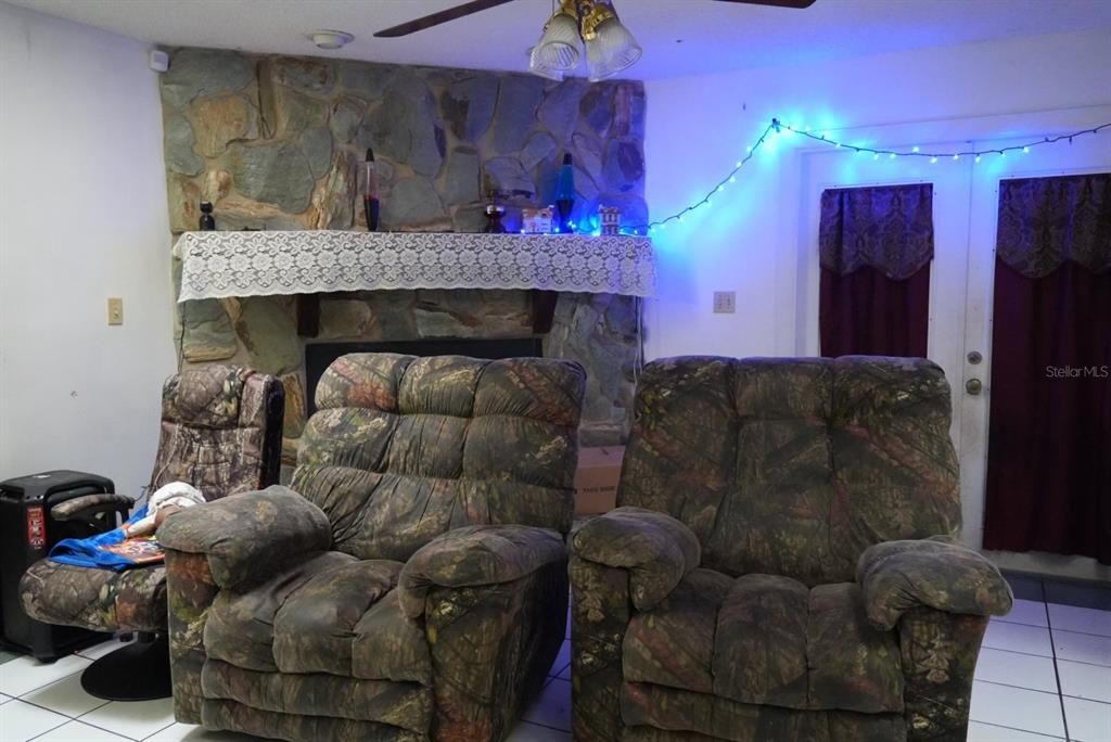 En Venta: $399,999 (4 camas, 3 baños, 1966 Pies cuadrados)