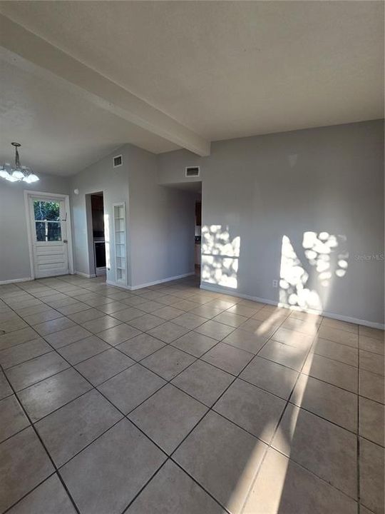 For Rent: $1,325 (2 beds, 1 baths, 766 Square Feet)