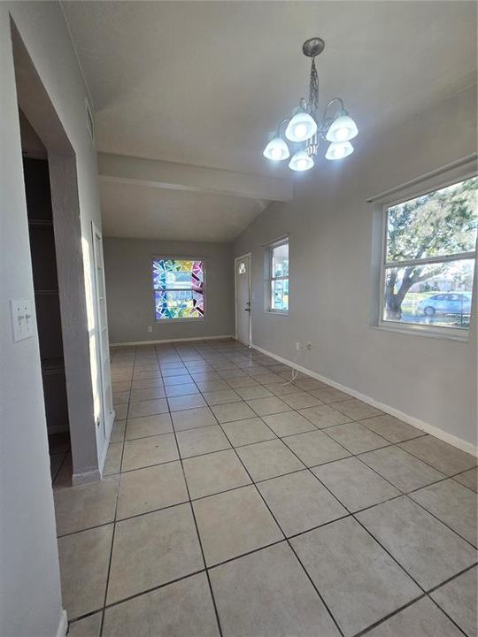 For Rent: $1,325 (2 beds, 1 baths, 766 Square Feet)