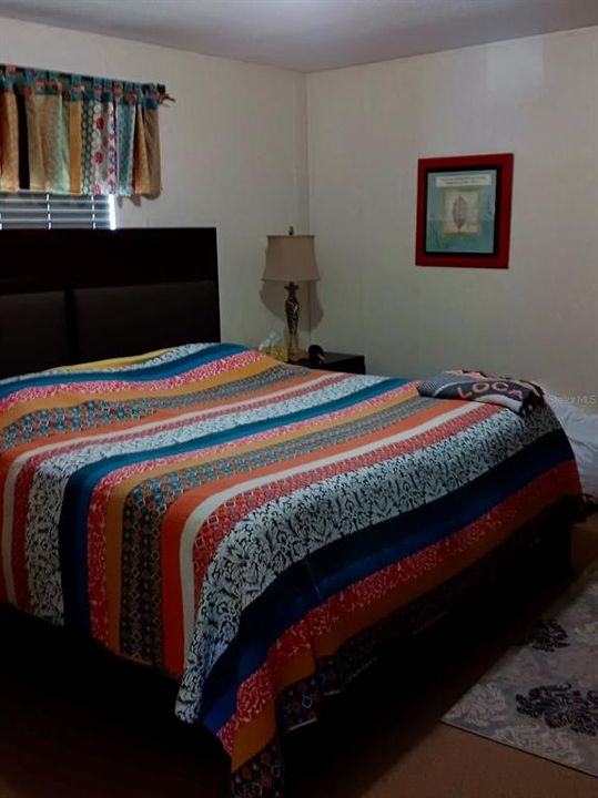 For Sale: $225,000 (2 beds, 2 baths, 884 Square Feet)