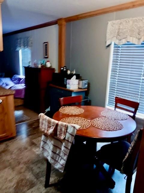 For Sale: $225,000 (2 beds, 2 baths, 884 Square Feet)