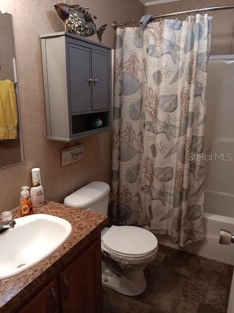 For Sale: $225,000 (2 beds, 2 baths, 884 Square Feet)