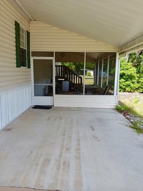 For Sale: $225,000 (2 beds, 2 baths, 884 Square Feet)