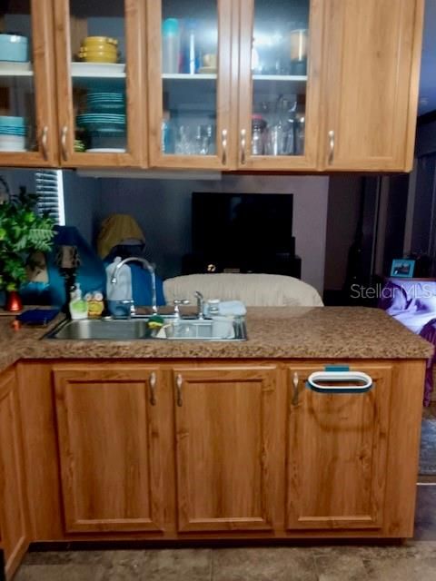 For Sale: $225,000 (2 beds, 2 baths, 884 Square Feet)