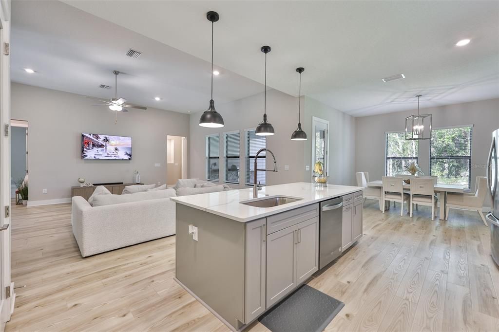 For Sale: $699,000 (4 beds, 2 baths, 2672 Square Feet)