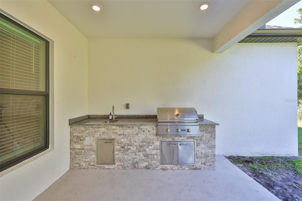 For Sale: $699,000 (4 beds, 2 baths, 2672 Square Feet)