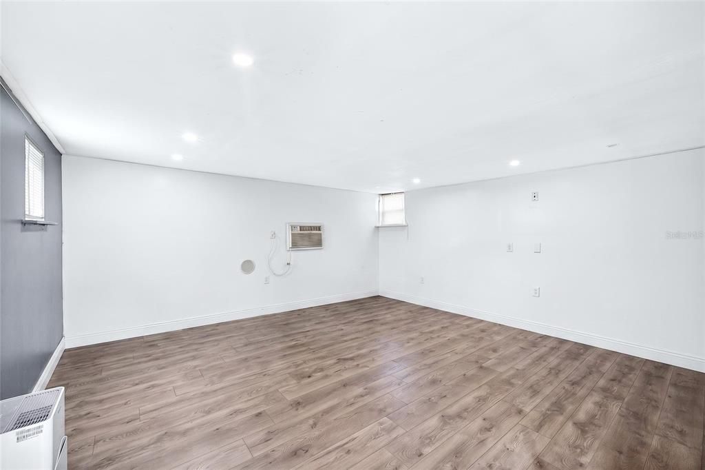 En Venta: $359,000 (3 camas, 2 baños, 2026 Pies cuadrados)