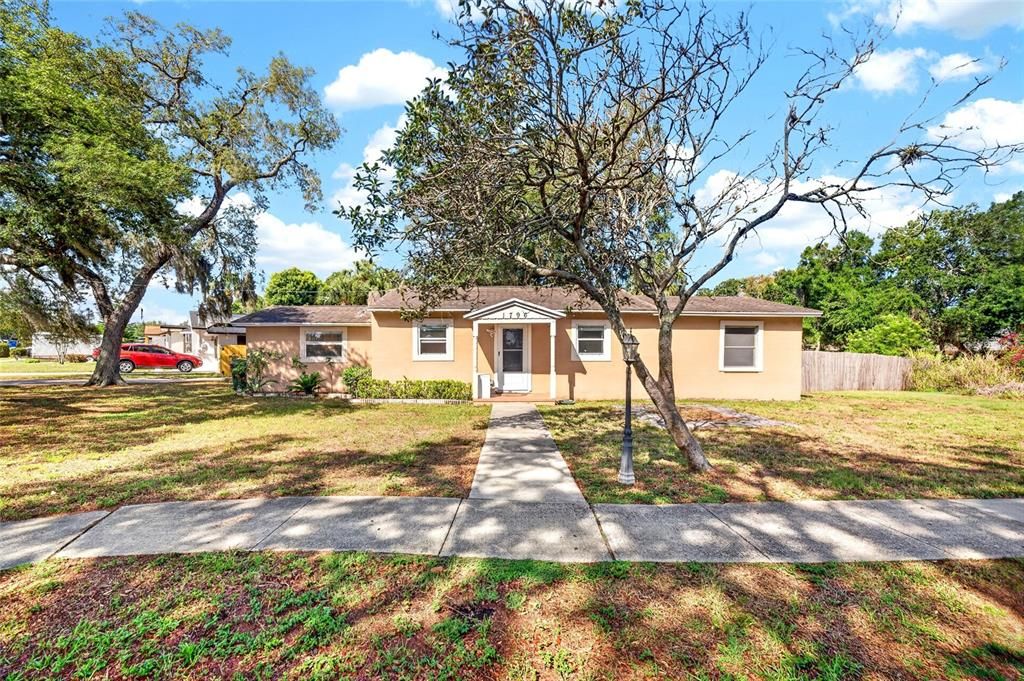 En Venta: $359,000 (3 camas, 2 baños, 2026 Pies cuadrados)