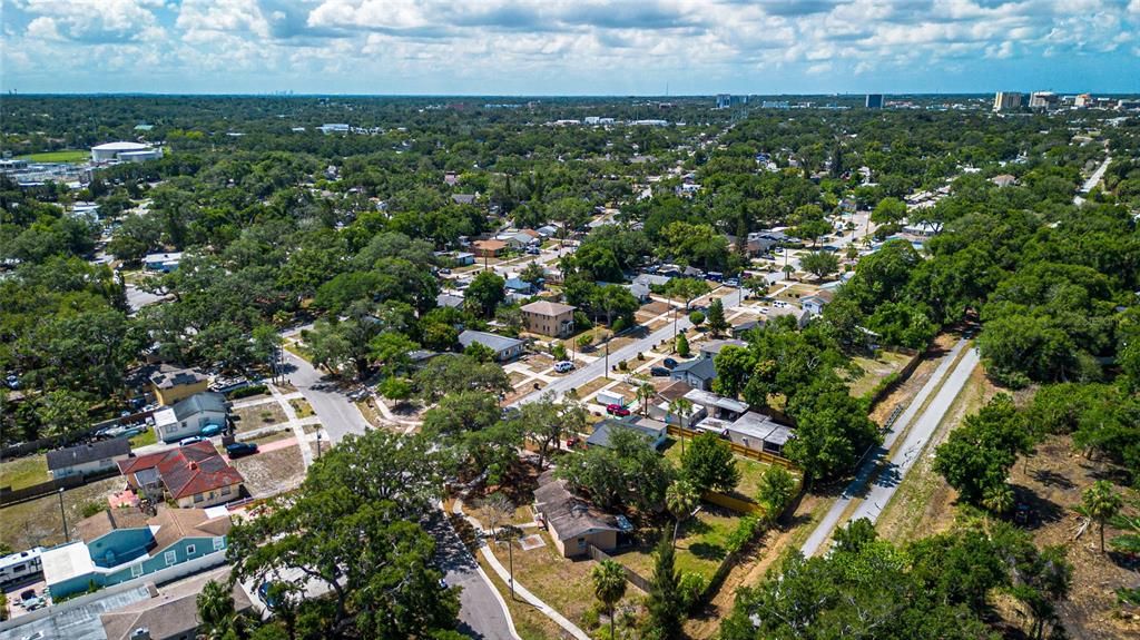 En Venta: $359,000 (3 camas, 2 baños, 2026 Pies cuadrados)