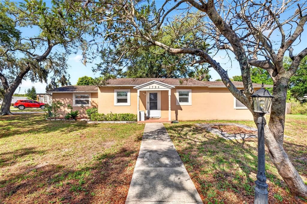 En Venta: $359,000 (3 camas, 2 baños, 2026 Pies cuadrados)