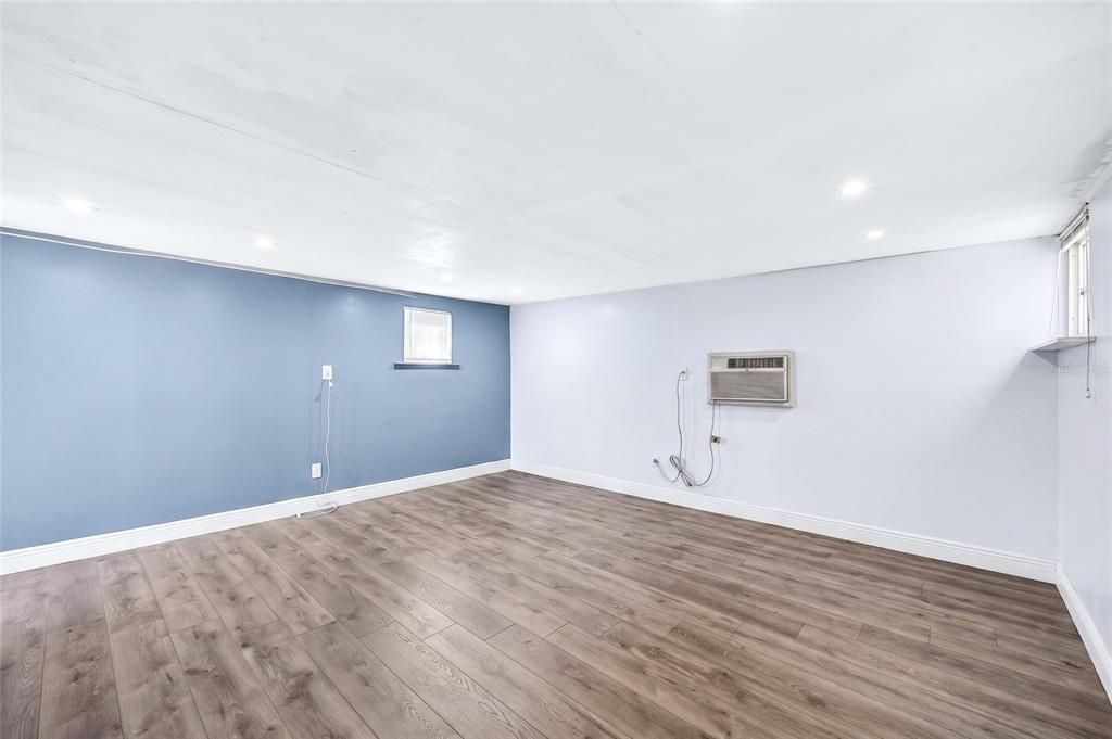 En Venta: $359,000 (3 camas, 2 baños, 2026 Pies cuadrados)
