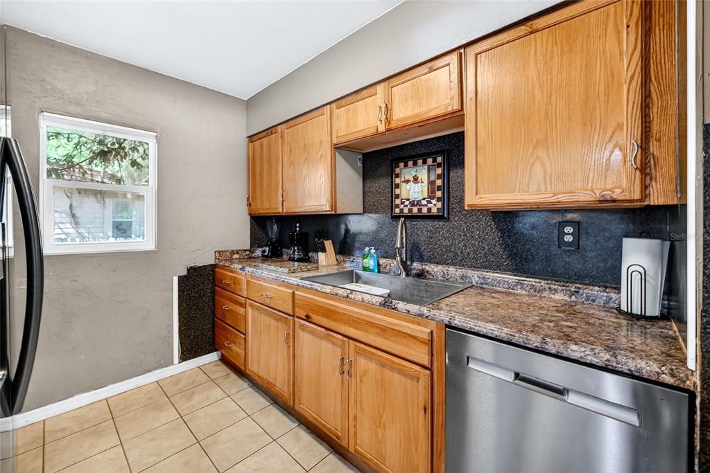 En Venta: $359,000 (3 camas, 2 baños, 2026 Pies cuadrados)