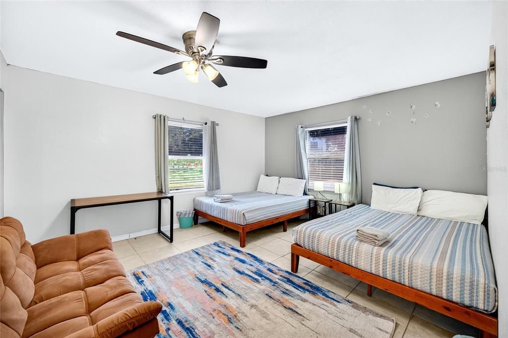 En Venta: $359,000 (3 camas, 2 baños, 2026 Pies cuadrados)