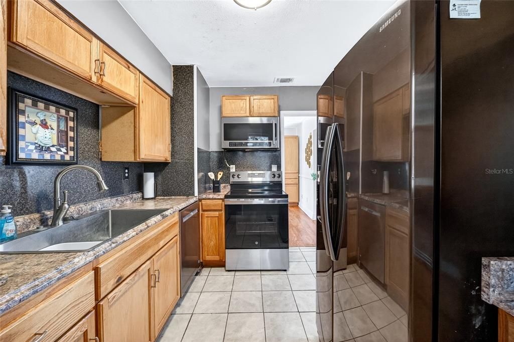En Venta: $359,000 (3 camas, 2 baños, 2026 Pies cuadrados)
