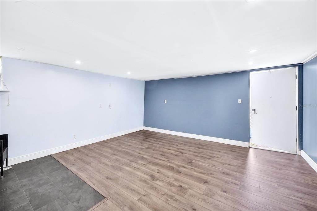 En Venta: $359,000 (3 camas, 2 baños, 2026 Pies cuadrados)