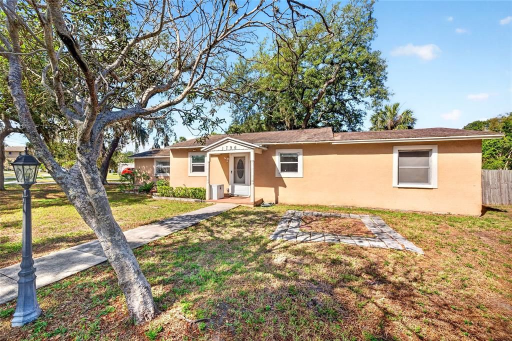 En Venta: $359,000 (3 camas, 2 baños, 2026 Pies cuadrados)