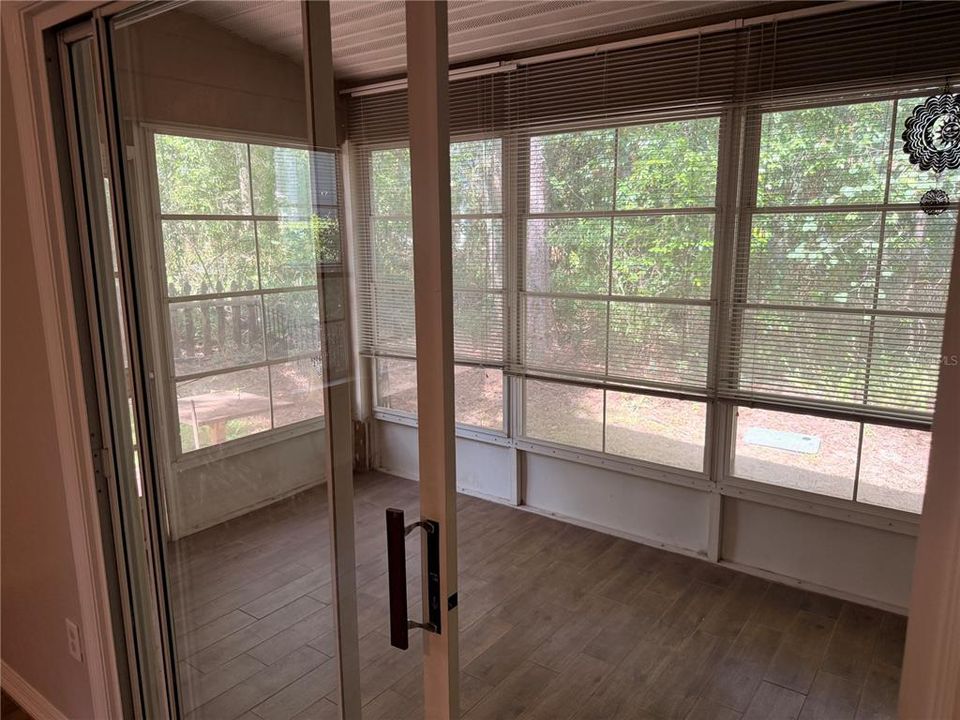 For Rent: $1,950 (2 beds, 2 baths, 1102 Square Feet)