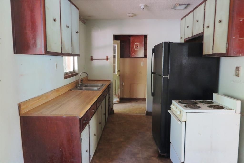 For Sale: $240,000 (3 beds, 2 baths, 1152 Square Feet)