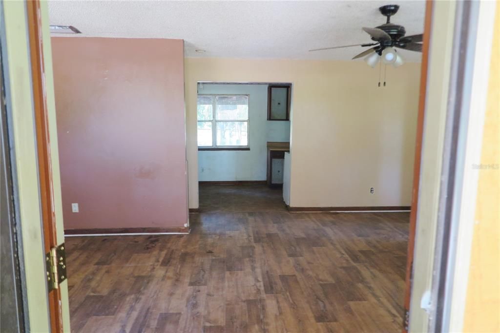 For Sale: $240,000 (3 beds, 2 baths, 1152 Square Feet)