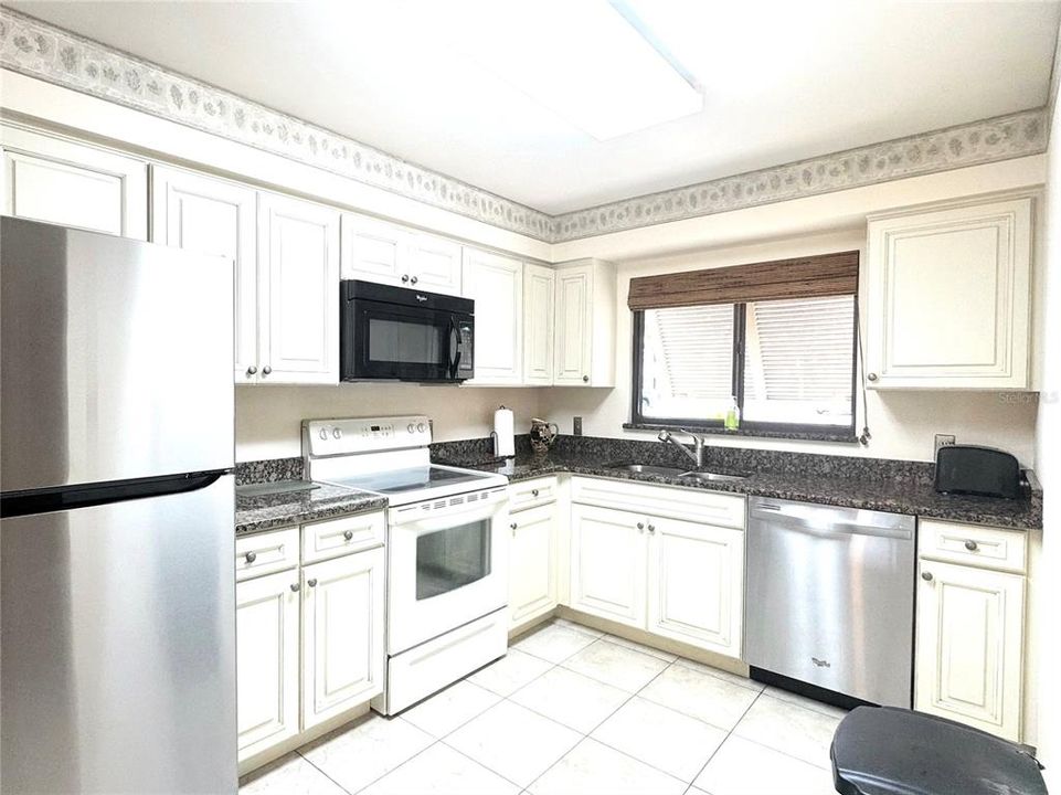 В аренду: $1,995 (2 спален, 2 ванн, 1145 Квадратных фут)