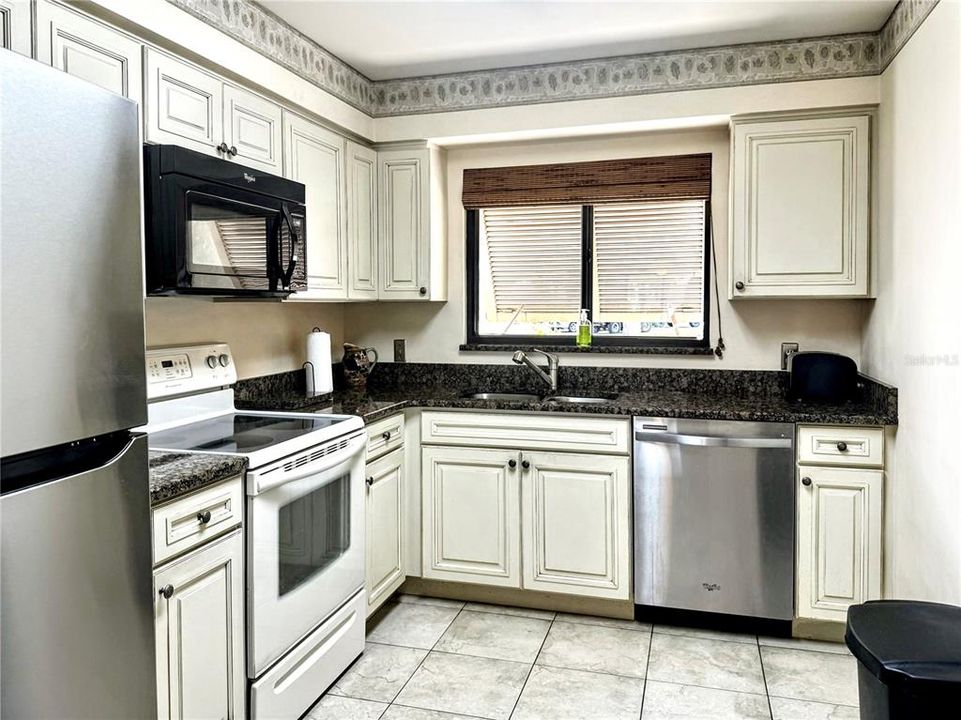 В аренду: $1,995 (2 спален, 2 ванн, 1145 Квадратных фут)