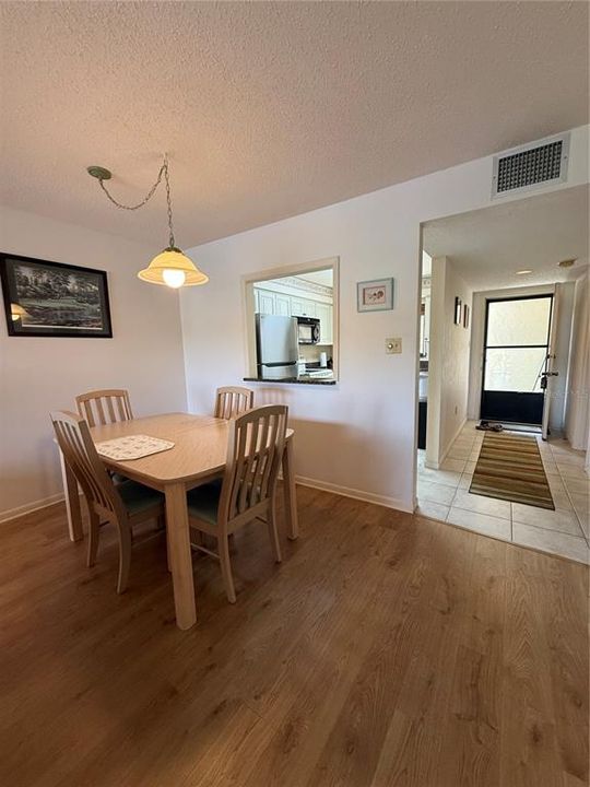 В аренду: $1,995 (2 спален, 2 ванн, 1145 Квадратных фут)