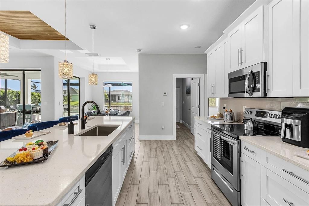 For Sale: $599,995 (3 beds, 2 baths, 2020 Square Feet)