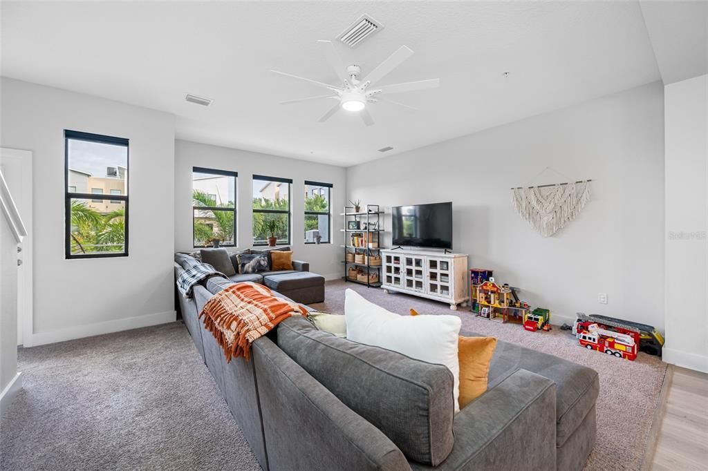 For Rent: $4,750 (3 beds, 3 baths, 1990 Square Feet)