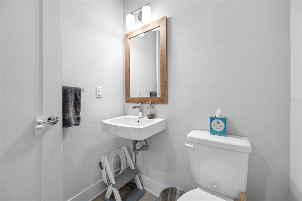 For Rent: $4,750 (3 beds, 3 baths, 1990 Square Feet)