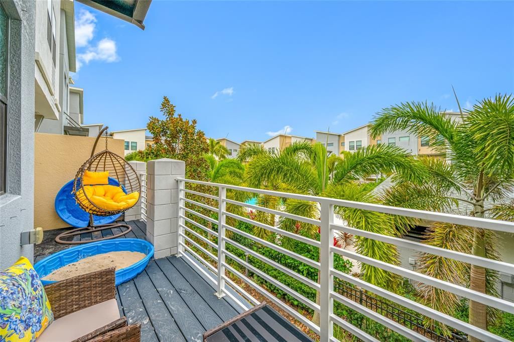 For Rent: $4,750 (3 beds, 3 baths, 1990 Square Feet)