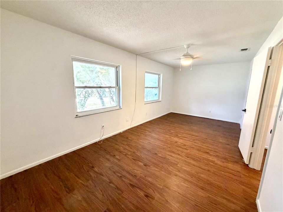 For Sale: $425,000 (2 beds, 2 baths, 1182 Square Feet)