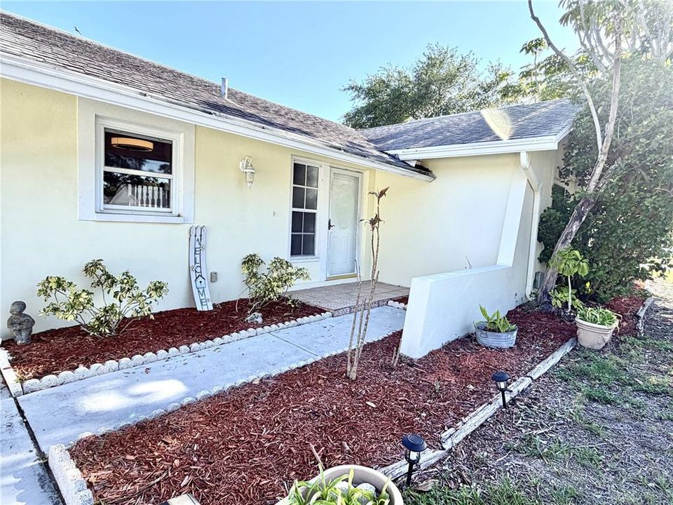 For Sale: $425,000 (2 beds, 2 baths, 1182 Square Feet)