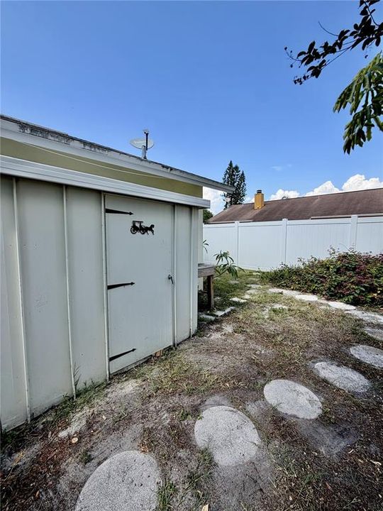 For Sale: $425,000 (2 beds, 2 baths, 1182 Square Feet)