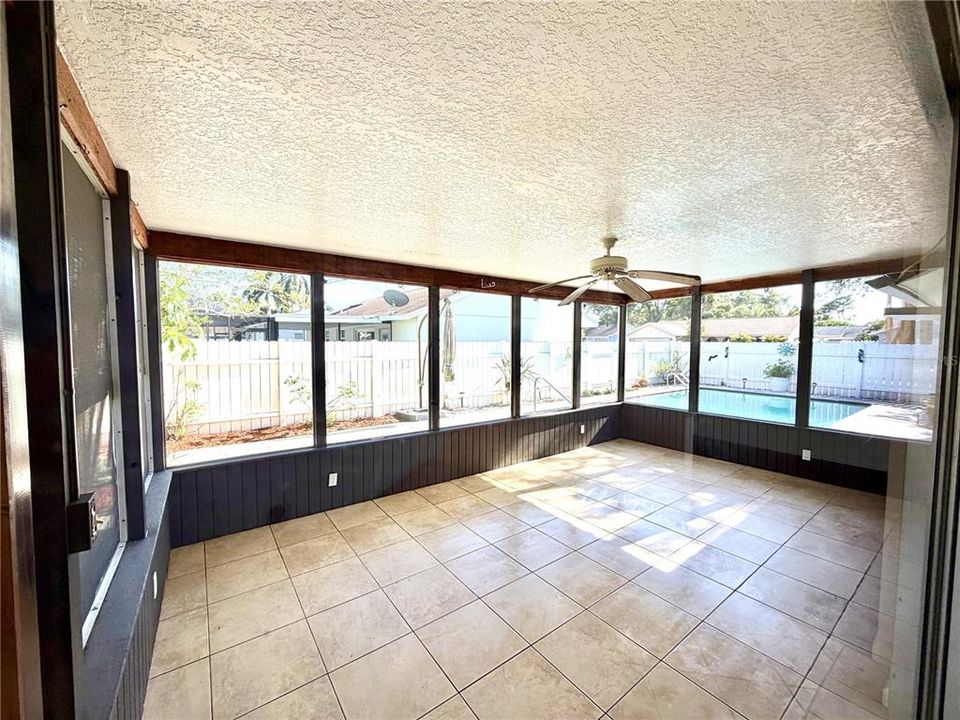 For Sale: $425,000 (2 beds, 2 baths, 1182 Square Feet)