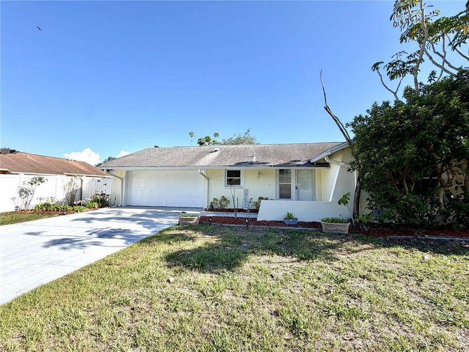 For Sale: $425,000 (2 beds, 2 baths, 1182 Square Feet)