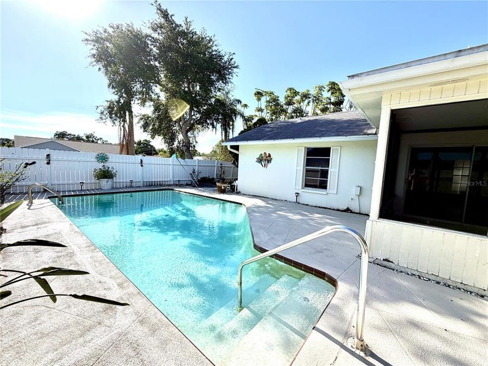 For Sale: $425,000 (2 beds, 2 baths, 1182 Square Feet)