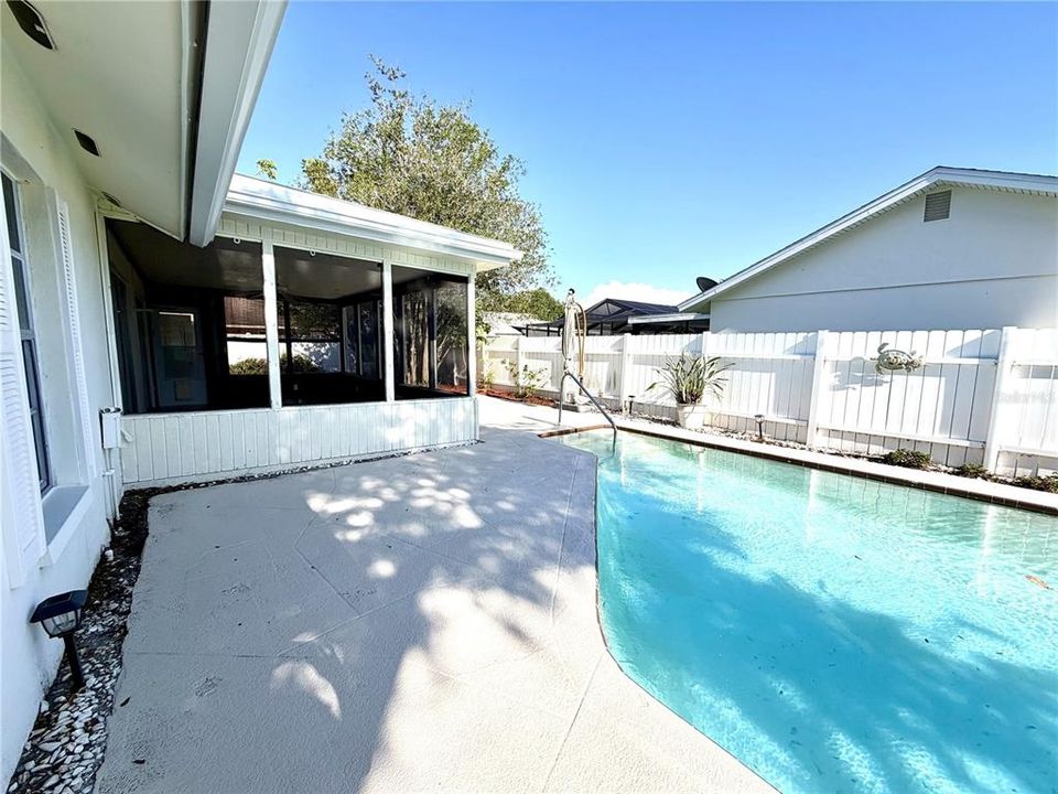 For Sale: $425,000 (2 beds, 2 baths, 1182 Square Feet)