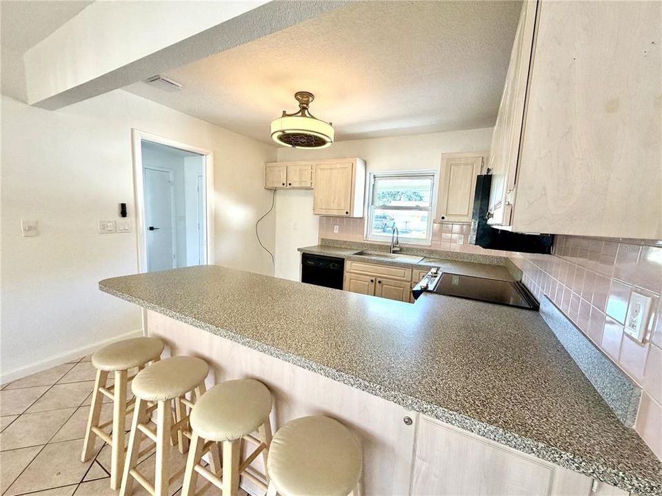 For Sale: $425,000 (2 beds, 2 baths, 1182 Square Feet)
