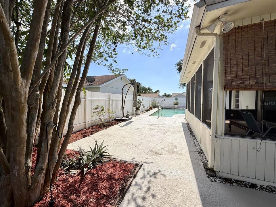 For Sale: $425,000 (2 beds, 2 baths, 1182 Square Feet)