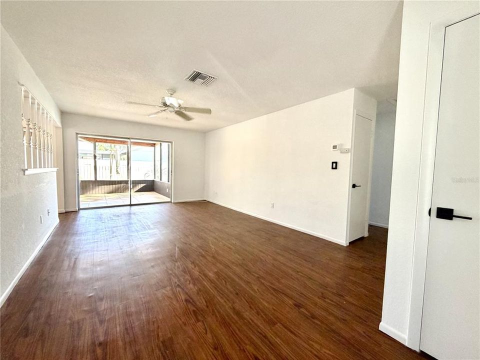 For Sale: $425,000 (2 beds, 2 baths, 1182 Square Feet)